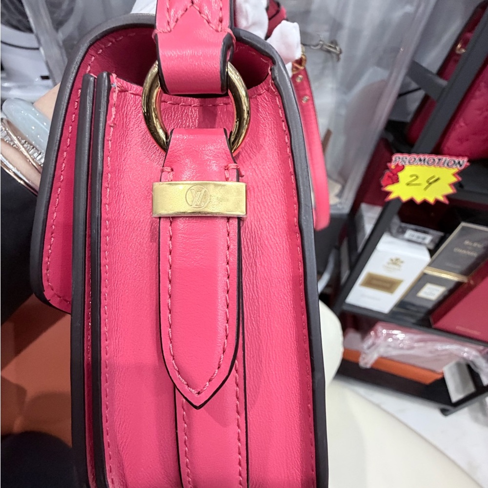 AUTHENTIC LOUISVUITON PONT 9 retail $4200 sale $1250 - Picture 6 of 16